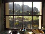 Blick aus dem Kchenfenster zu den Keramiktrmen am 7.10.2004